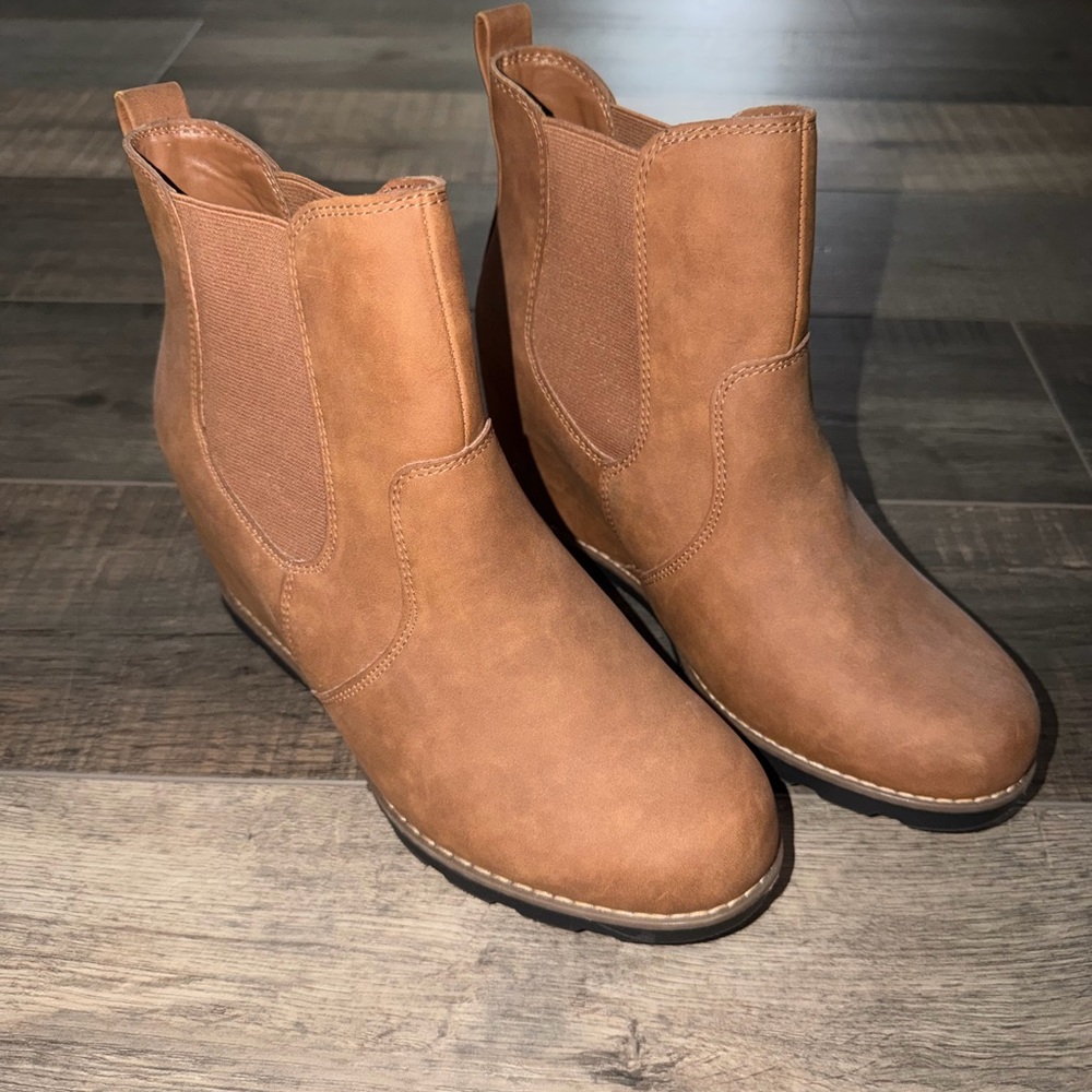 Universal Thread Tan Ankle Booties
